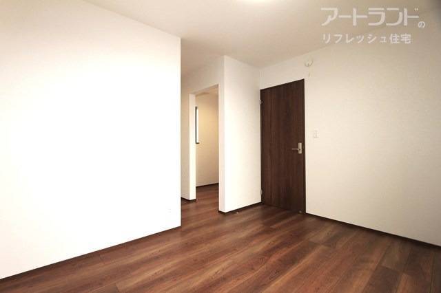 2階西側6帖洋室。WICと書斎付き