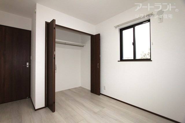 2階の5帖洋室。こちらも大きなクローゼット付き