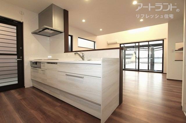 対面式のキッチンは新設しています