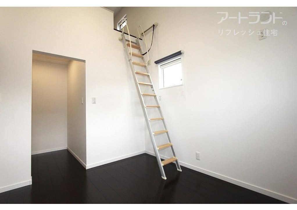 ロフト付きで収納力の高い6帖洋室