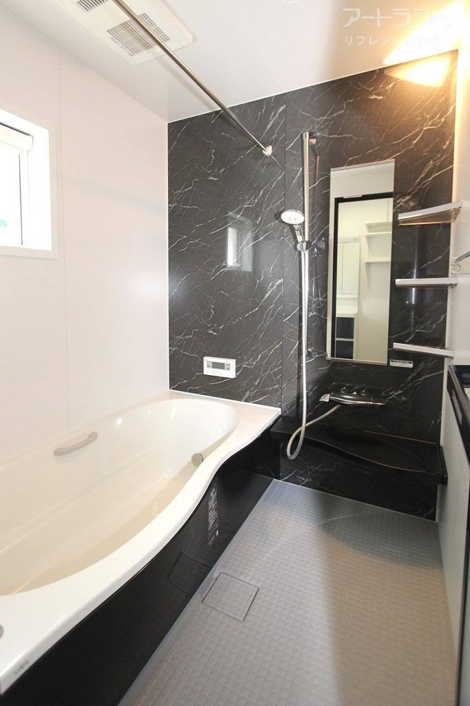 お湯が冷めにくい高断熱浴槽を使用