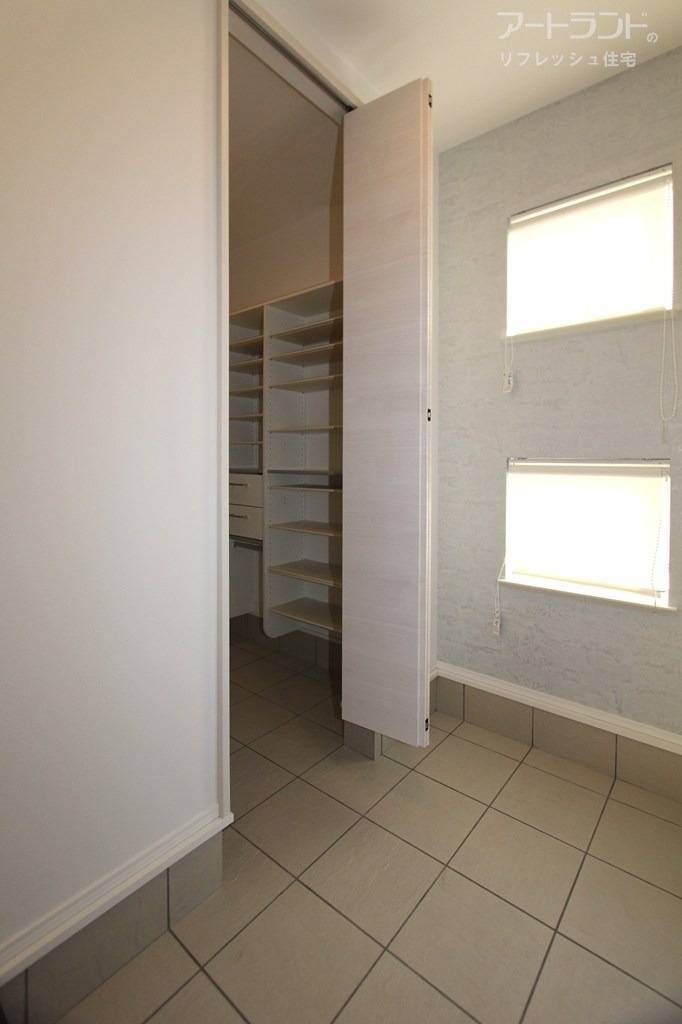 玄関には、たっぷり収納できるSICがあります