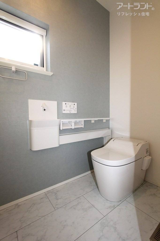 お手入れしやすいタンクレストイレ