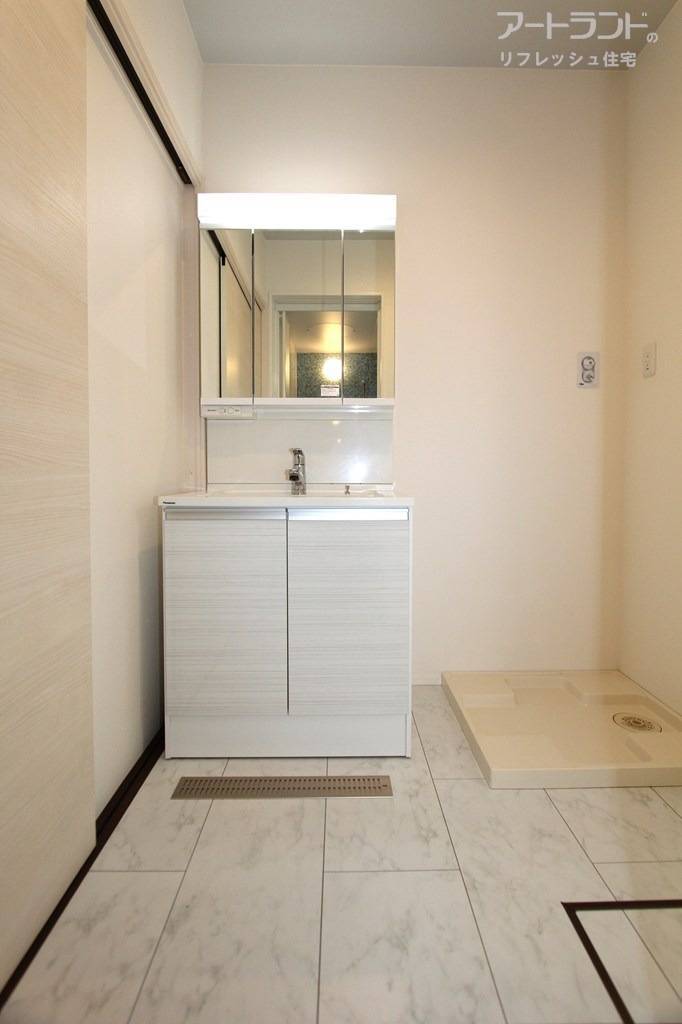 三面鏡タイプの洗面台