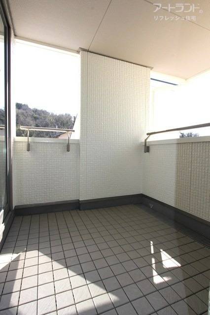 南向きで陽当たり良いバルコニー