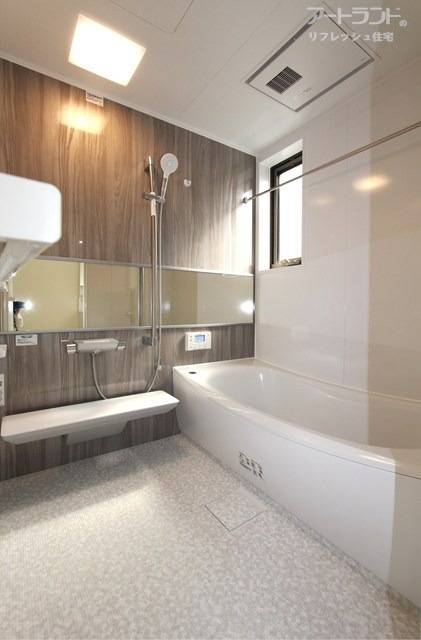 ゆったりサイズの浴槽がある浴室も新設