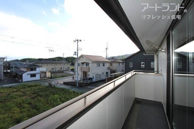 南側の陽当たり良いバルコニー