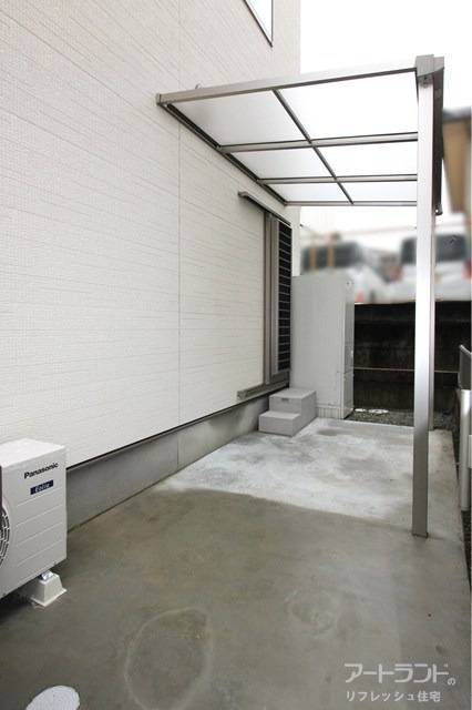 勝手口はテラス屋根付きで自転車等の保管にも