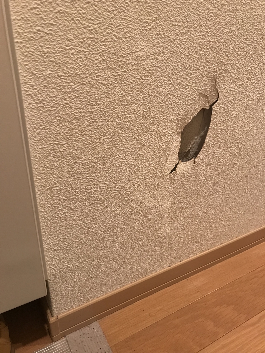 お部屋の壁に穴をあけてしまってお困りではありませんか リペア職人 鈴木智士 マイベストプロ神戸