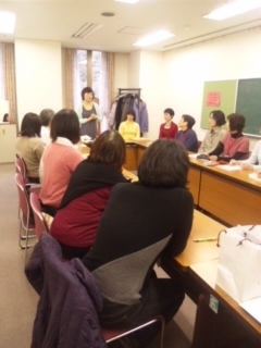 神戸婦人大学でカラーコーディネートの講義