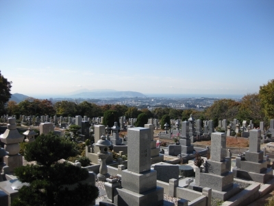 神戸市営墓地「鵯越墓園」から明石海峡大橋を望む