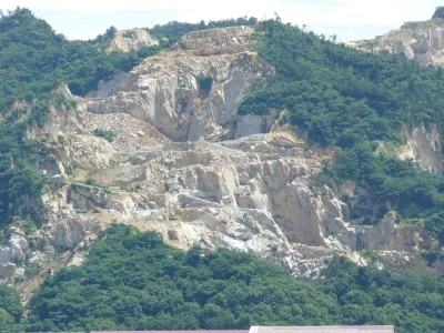 世界最高級の墓石材「庵治石」の採石