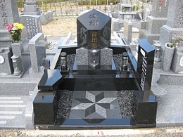 家族の想いをカタチにしたデザイン墓石