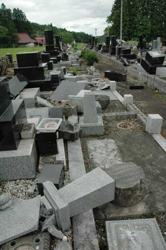 地震で隣のお墓が倒れ、自分のお墓が傷ついた①隣のお墓の所有者に責任はあるのか？