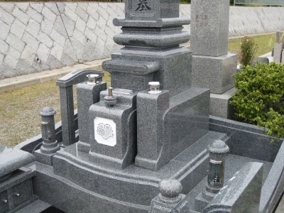 オリジナルデザインの墓石付属品