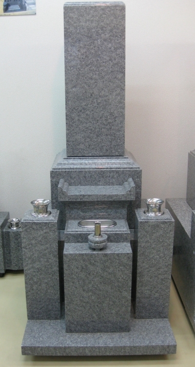 標準的な形状の9寸神戸型2重台墓石