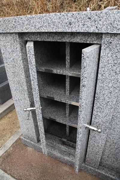 無機質なデザインの永代供養墓