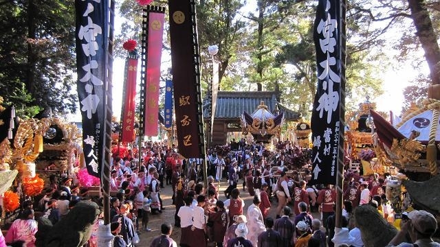 氏神様を招く春と秋の祭り