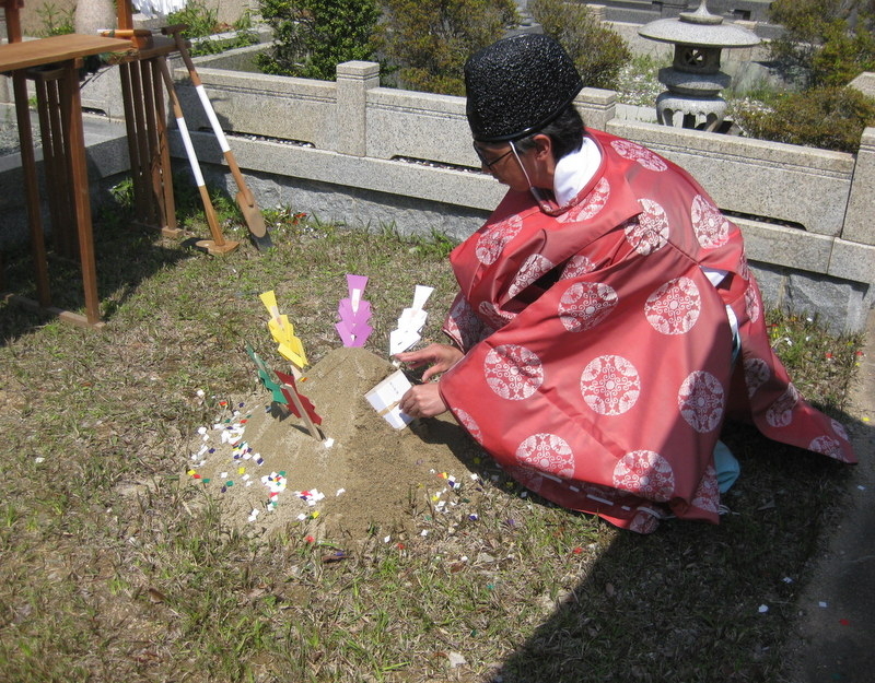 墓地の地鎮祭・鎮め物