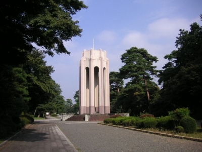 多摩霊園（多摩墓地）のシンボル塔