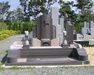妻の実家のお墓を継いだ二世帯両家のオリジナルデザイン墓石