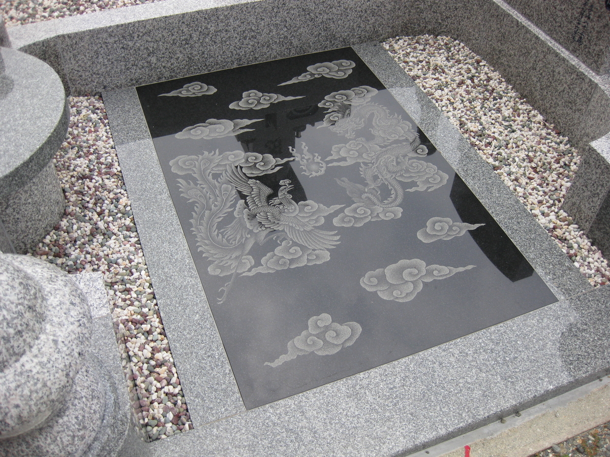 お墓 墓石にオリジナルデザインの彫刻を施す 1級お墓ディレクター 能島孝志 マイベストプロ神戸