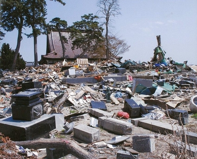 東日本大震災・墓石倒壊写真