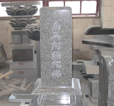 中国の字彫り工場での字彫り