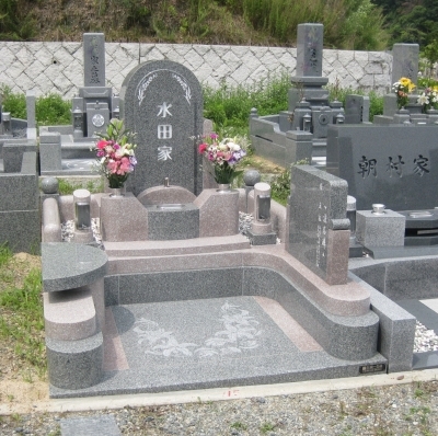「アーバングレー」と「G663」のツートーンカラー・オリジナルデザイン墓石