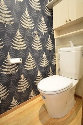 桧床トイレにも大胆な柄の壁紙が似合います 福祉住環境コーディネーター 髙岡恭平 マイベストプロ神戸