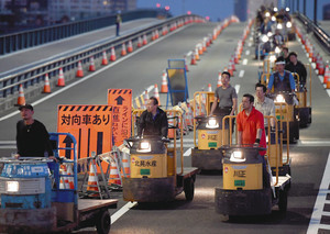 ターレは市場で見ることができる立ち乗り運搬車です☆｜万木雄一