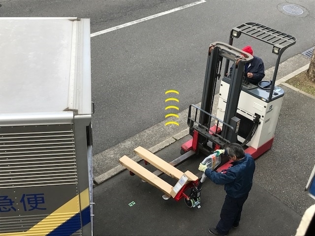 ハンドリフト　荷受け　車上渡し