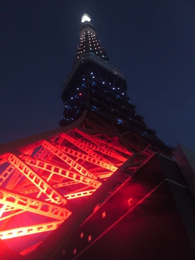 東京タワーを下から