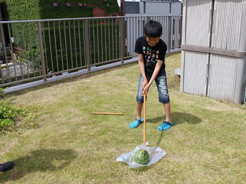 屋上で遊ぶ