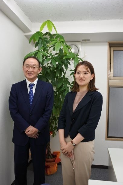 財田様と女性立ち姿