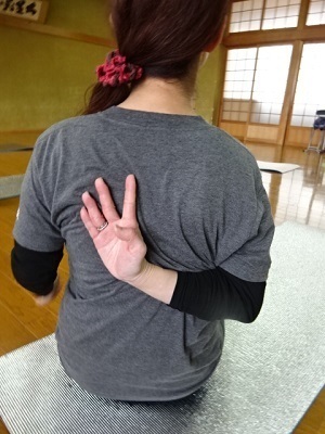 腕が痛くて後ろに行かないんです ダンスインストラクター うまさきせつこ マイベストプロ神戸