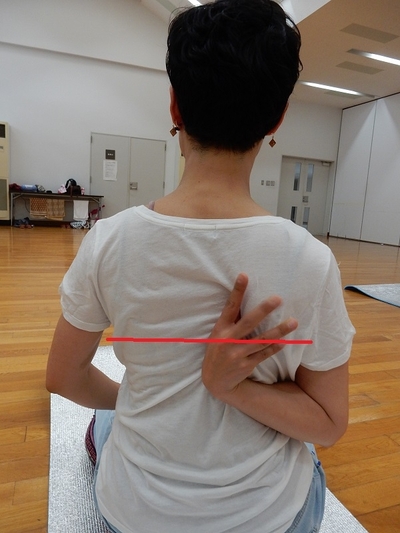 肩甲骨の位置1