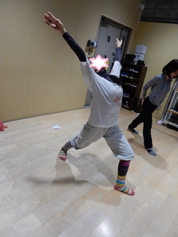 腕、脇、背骨、脚の繋がり