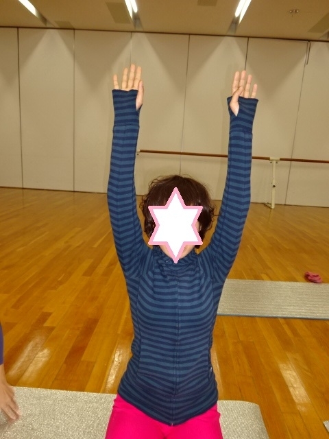 肩が詰まり、腕がスッキリ伸びない