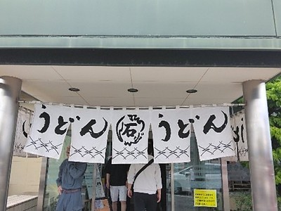 営業時間3時間でも、毎日長蛇のお馴染みの店