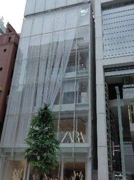 謎の巨大カーテン