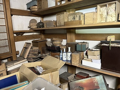 大量生産・大量消費・大量廃棄の時代の中で不要な品として埋もれ廃棄される現実