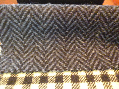 ブラウンのへリンボンでチェスターコート