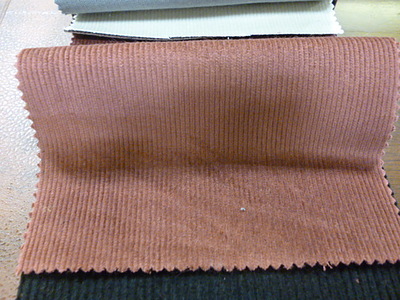 エンジのコーデュロイでチェスターハーフコート