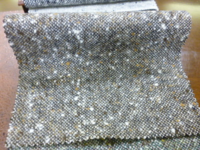 定番のツイード素材でチェスターのハーフコート