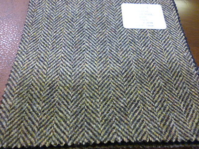 グリーンの色合いのへリンボンでチェスターコート