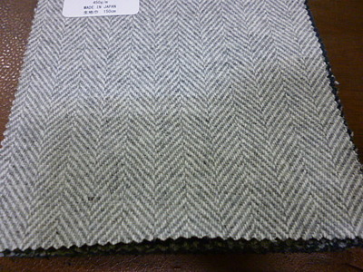 ライトグレーのへリンボンのツイードでオーダージャケット