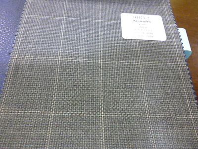 REDAのスーパー110のウールを使用したオーダースーツ