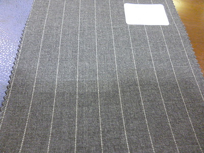 REDAのスーパー110のウールを使用したオーダースーツ