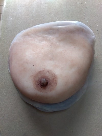 温泉も安心！ズレない人工乳房エピテーゼと接着剤リライヴ